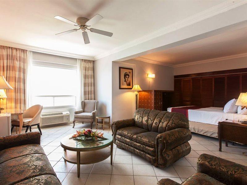 Ramada By Wyndham Princess Belize City Exteriör bild