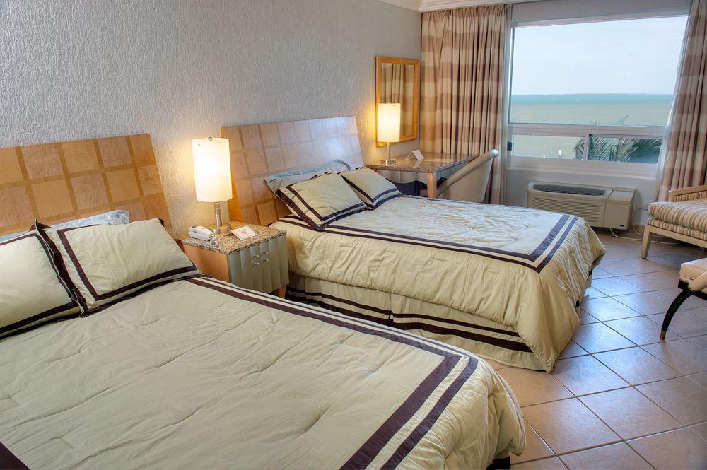 Ramada By Wyndham Princess Belize City Rum bild