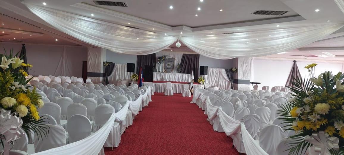 Ramada By Wyndham Princess Belize City Exteriör bild