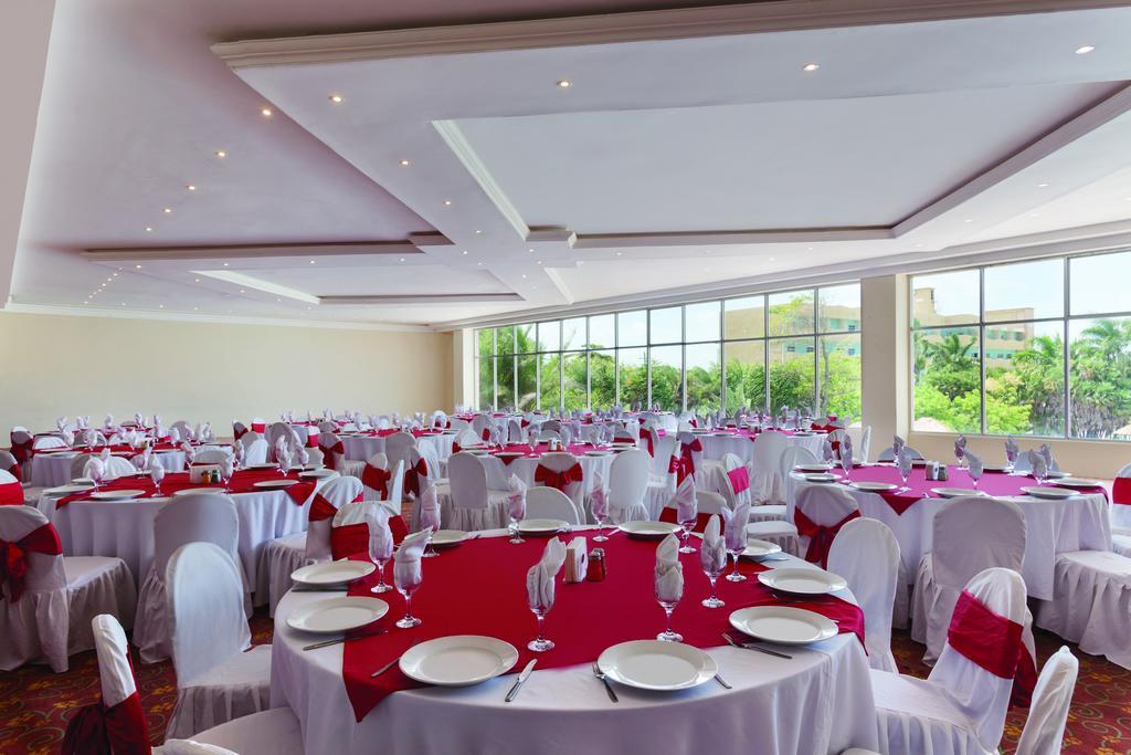 Ramada By Wyndham Princess Belize City Exteriör bild
